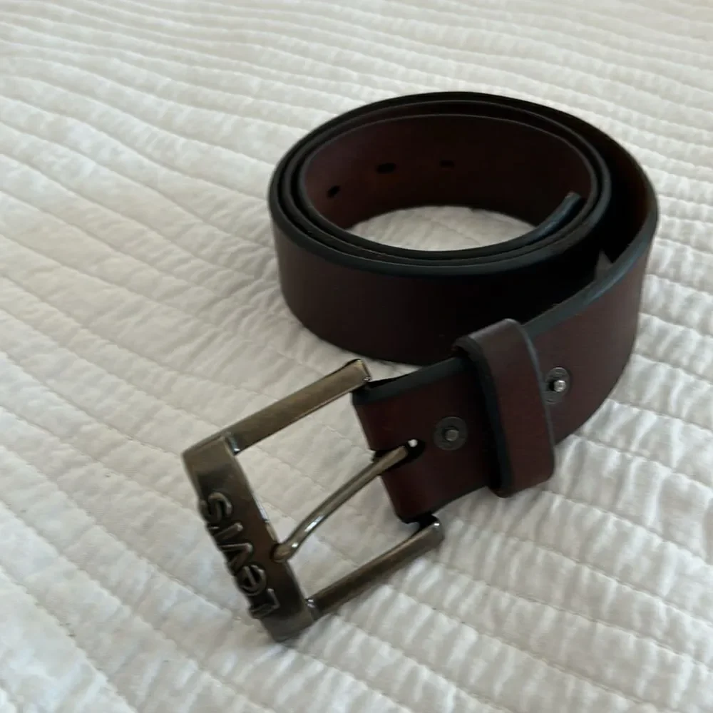 Levi’s leather belt size 36 worn once